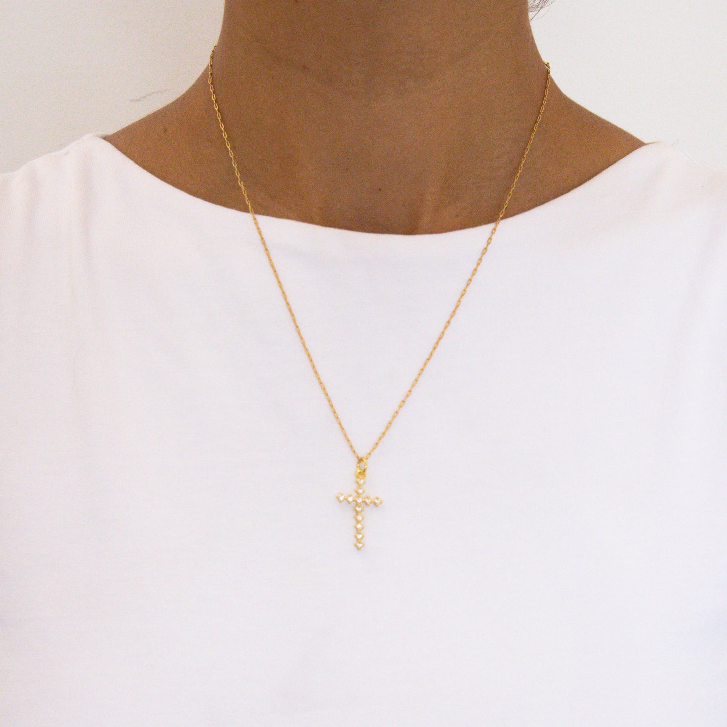 Collar Cruz con zirconias
