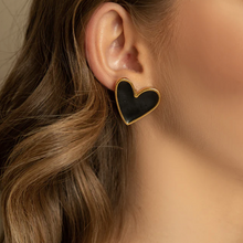 Cargar imagen en el visor de la galería, Aretes Corazón Esmaltado