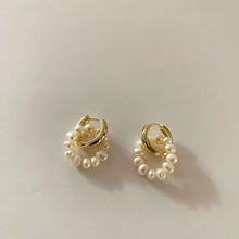 Cargar imagen en el visor de la galería, Arete Perlitas